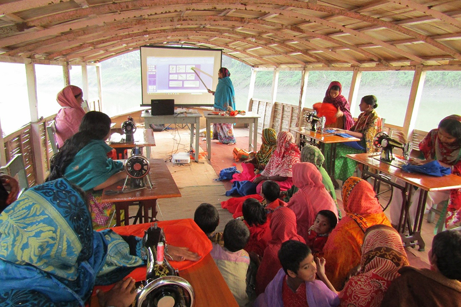 Floating School &#8211; Credits: Commonwealth of Learning